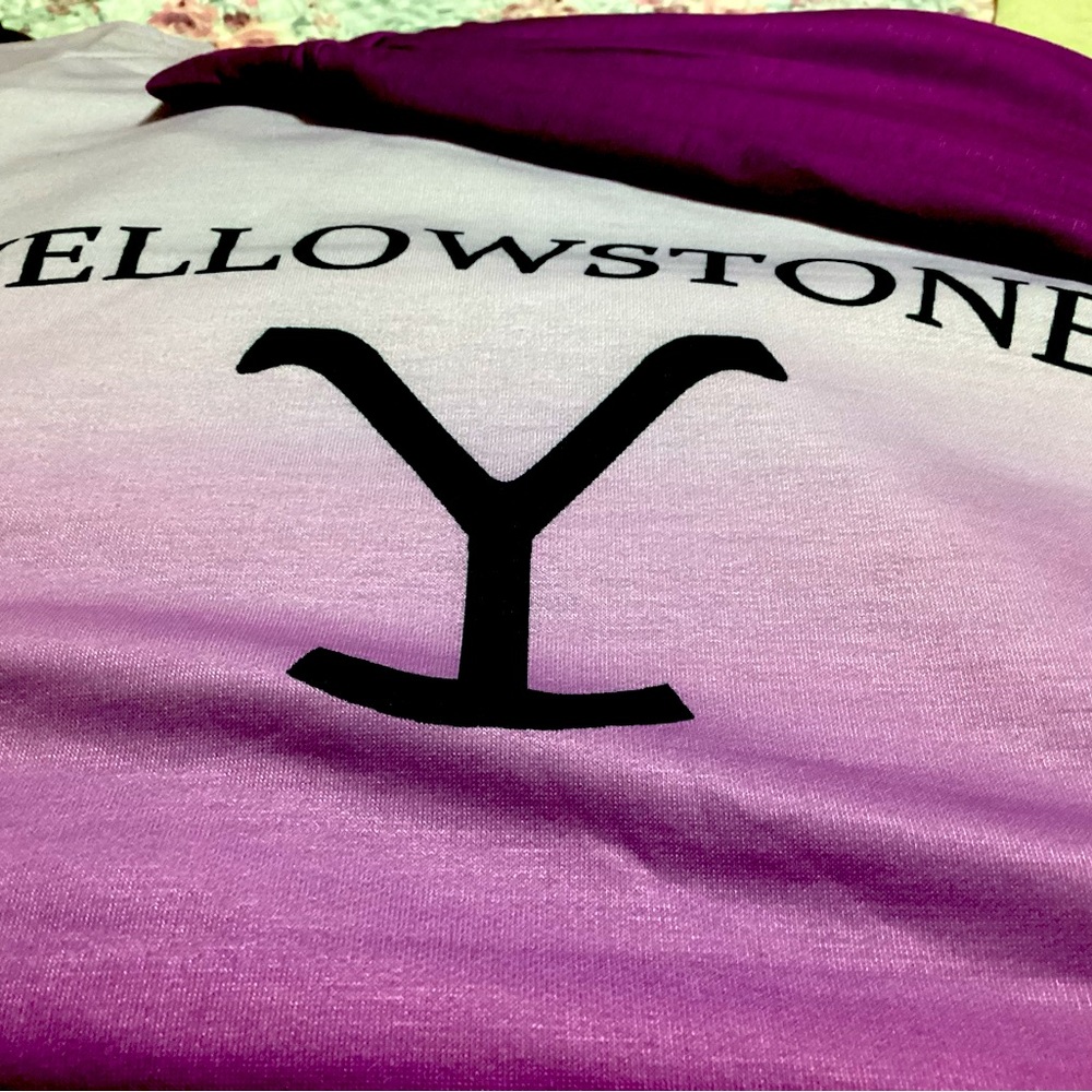 Ladies Yellowstone T’Shirt NEW 🐴